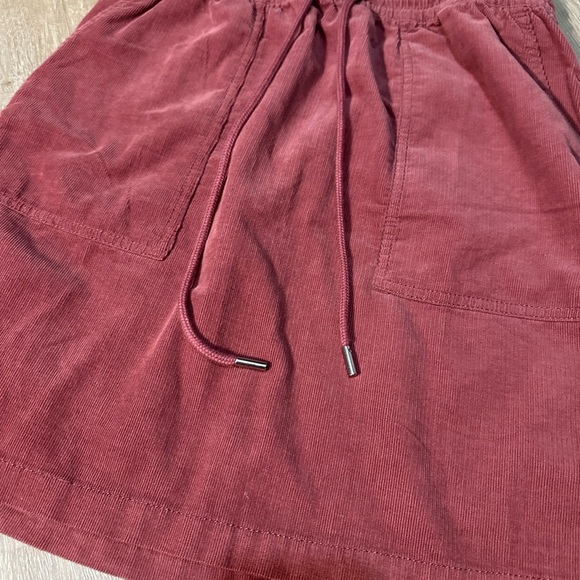 💕LOFT A-Line Corduroy Skirt in Winr Red Size Small - Picture 2 of 4